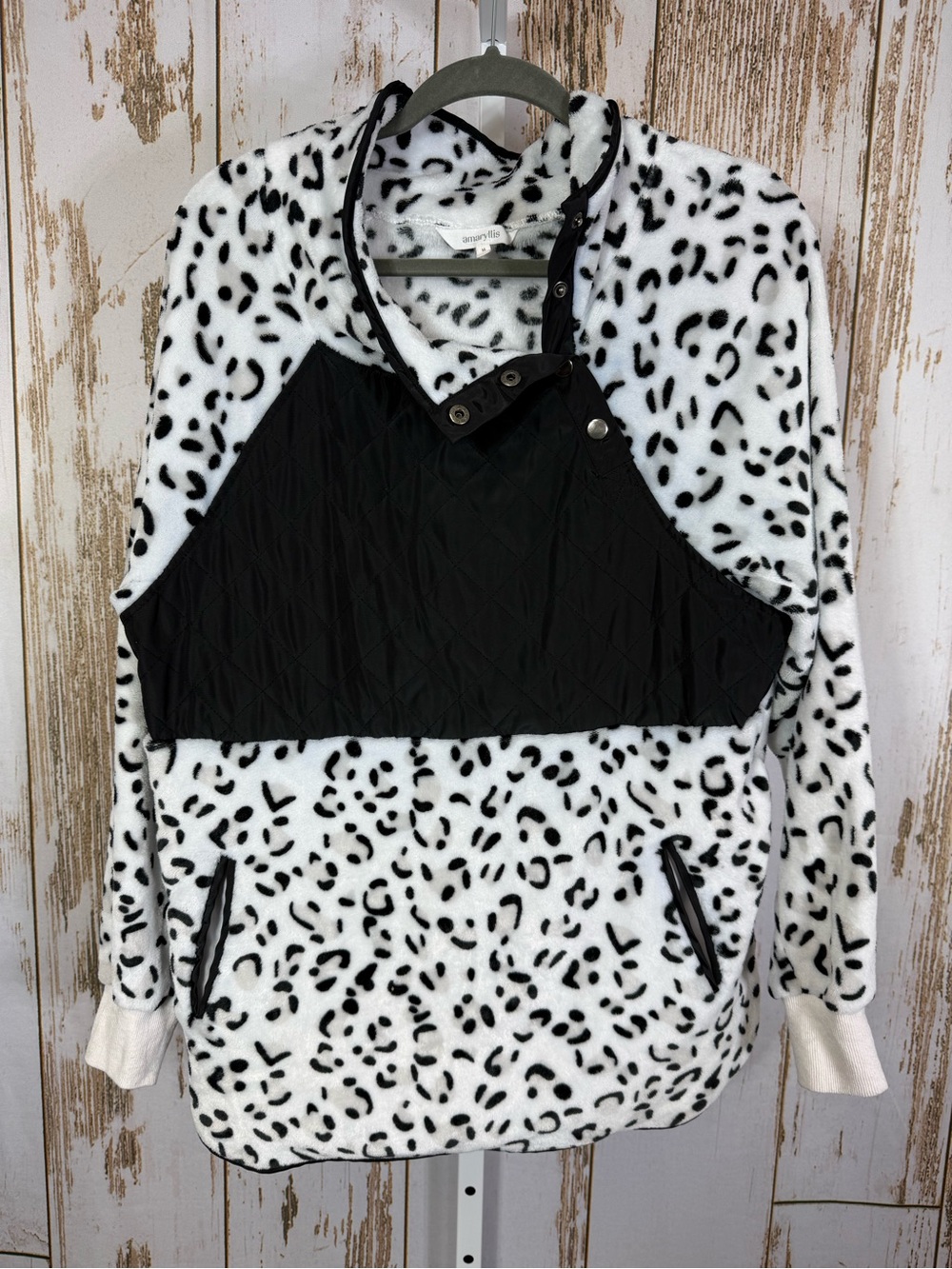Amaryllis Black & White Faux Fur Leopard Quilted Pullover. Size Medium.